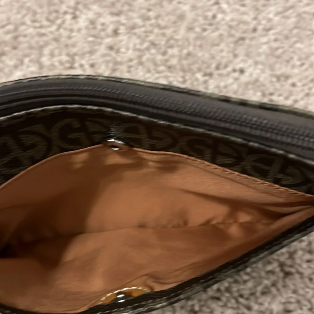 NWOT Giani Bernini women’s monogram brown and tan wristlet